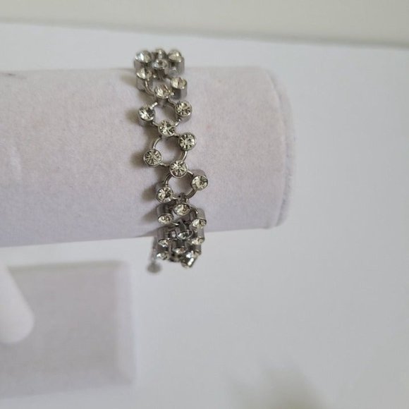 Claire's Rhinestone Zig Zag Chain Bracelet - Picture 2 of 8